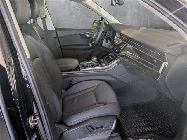 Photo of 2023 Mythos Black Metallic Audi Q7