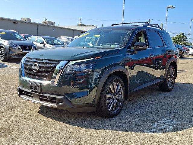 Photo of 2023 2 Tone Green / Black Roof Nissan Pathfinder