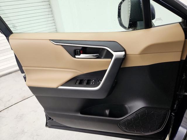 Photo of 2020 Blue Toyota RAV4