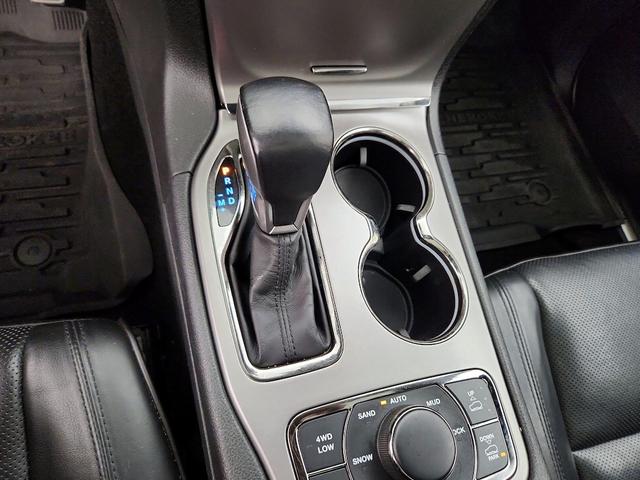 Photo of 2021 White Jeep Grand Cherokee