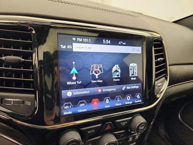 Photo of 2021 White Jeep Grand Cherokee
