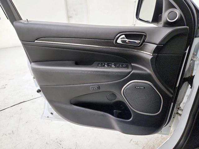 Photo of 2021 White Jeep Grand Cherokee