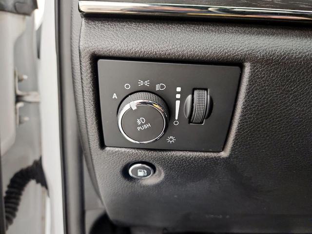 Photo of 2021 White Jeep Grand Cherokee