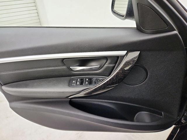 Photo of 2016 Black BMW 328
