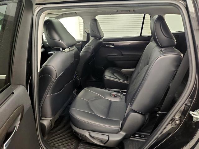 Photo of 2022 Black Toyota Highlander