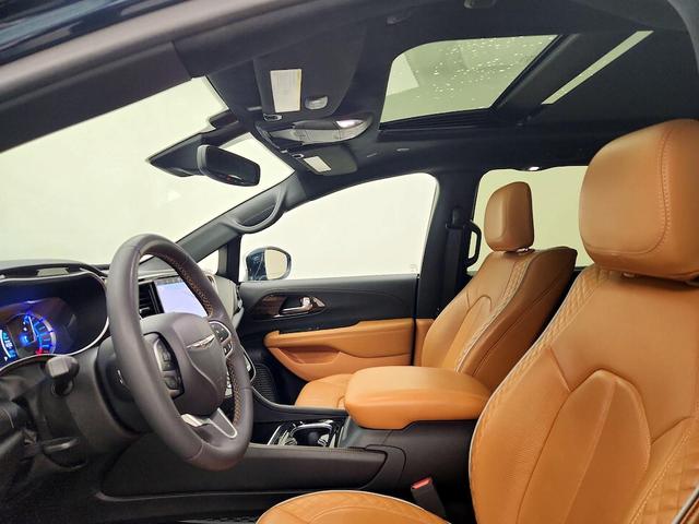 Photo of 2022 Green Chrysler Pacifica Hybrid