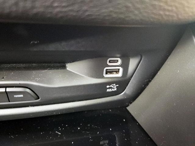 Photo of 2022 Green Chrysler Pacifica Hybrid