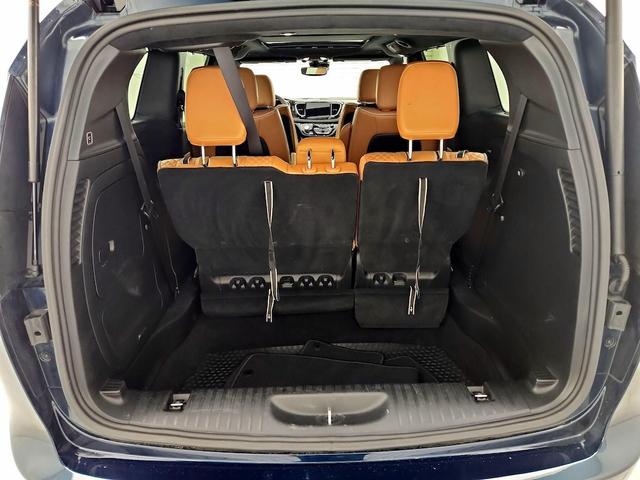 Photo of 2022 Green Chrysler Pacifica Hybrid