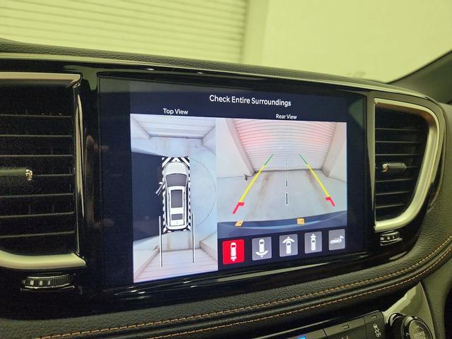 Photo of 2022 Green Chrysler Pacifica Hybrid