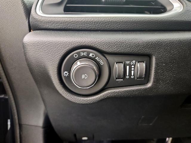 Photo of 2022 Green Chrysler Pacifica Hybrid