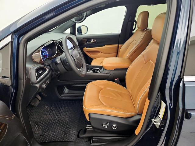Photo of 2022 Green Chrysler Pacifica Hybrid