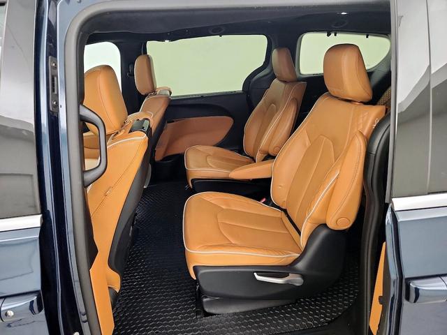 Photo of 2022 Green Chrysler Pacifica Hybrid