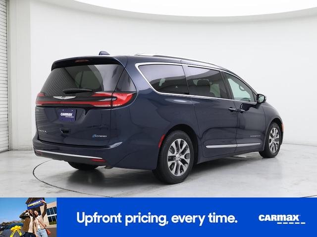 Photo of 2022 Green Chrysler Pacifica Hybrid