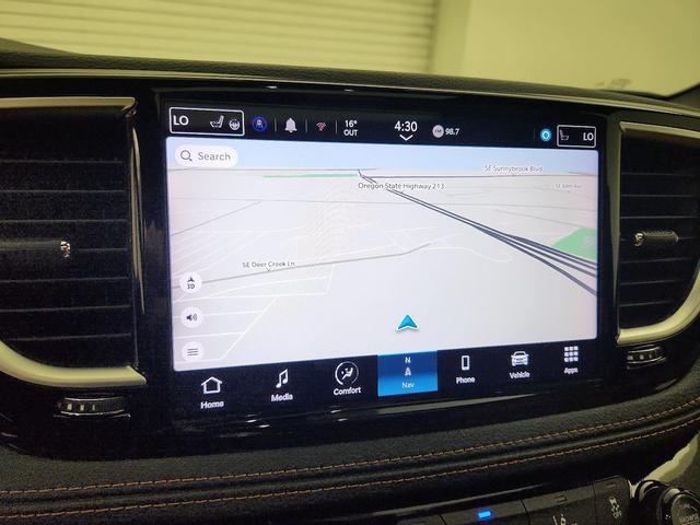 Photo of 2022 Green Chrysler Pacifica Hybrid