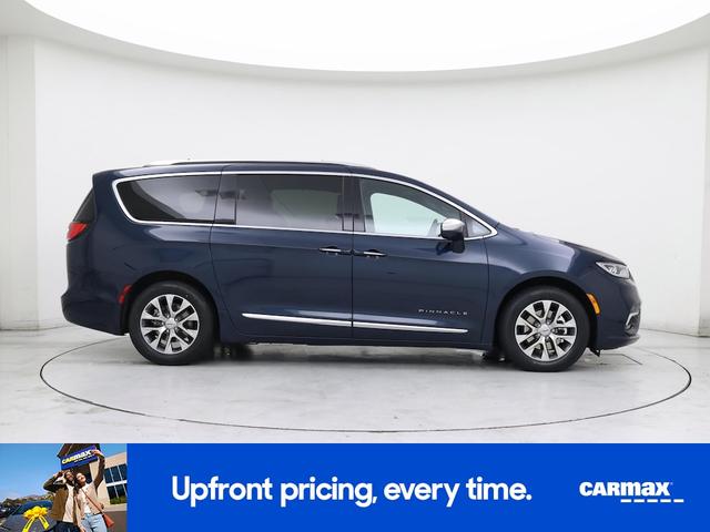 Photo of 2022 Green Chrysler Pacifica Hybrid