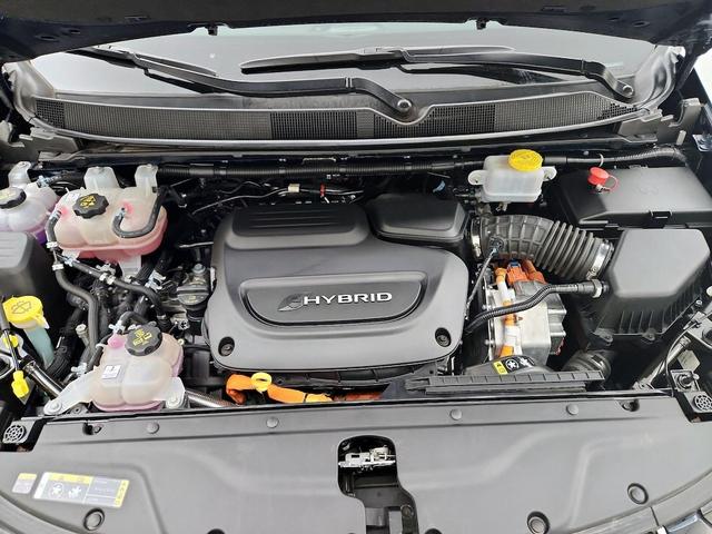 Photo of 2022 Green Chrysler Pacifica Hybrid