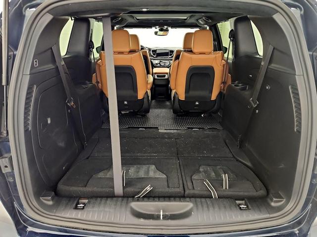 Photo of 2022 Green Chrysler Pacifica Hybrid