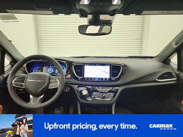 Photo of 2022 Green Chrysler Pacifica Hybrid