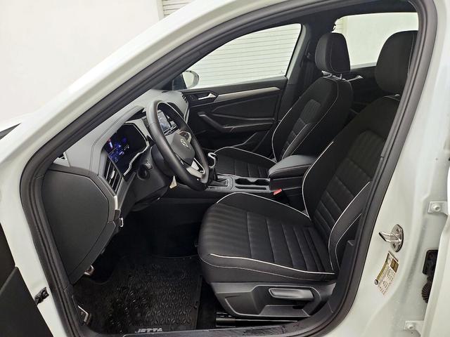Photo of 2024 White Volkswagen Jetta