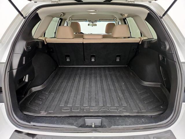 Photo of 2015 White Subaru Outback