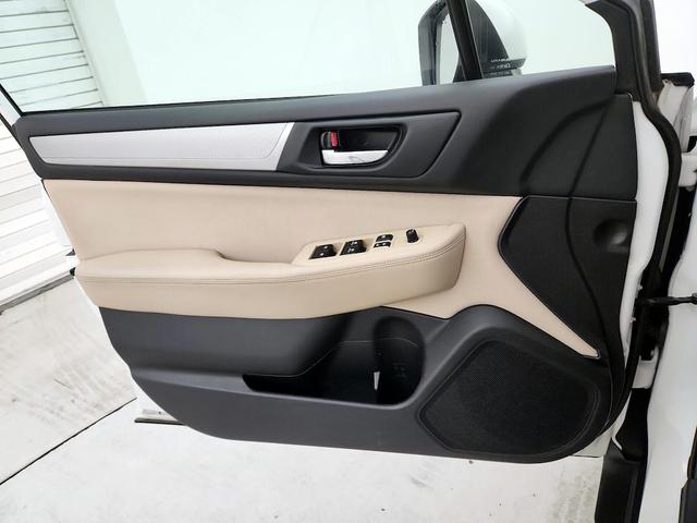 Photo of 2015 White Subaru Outback