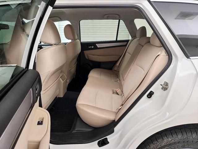 Photo of 2015 White Subaru Outback