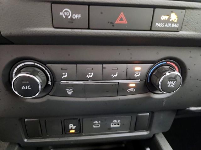 Photo of 2023 White Nissan Frontier