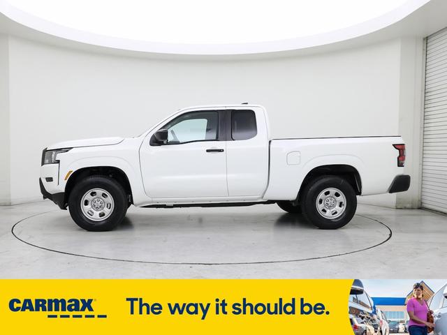 Photo of 2023 White Nissan Frontier