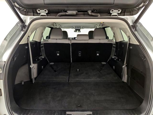 Photo of 2022 Silver Toyota Highlander