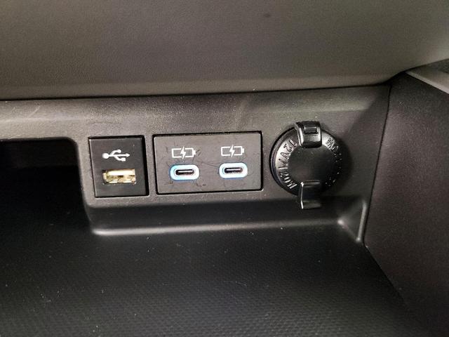 Photo of 2022 Silver Toyota Highlander