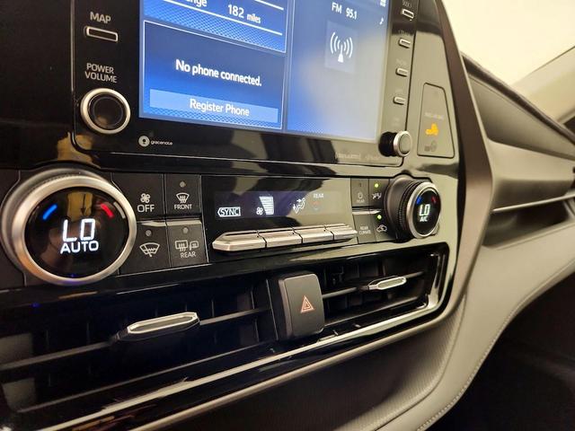 Photo of 2022 Silver Toyota Highlander