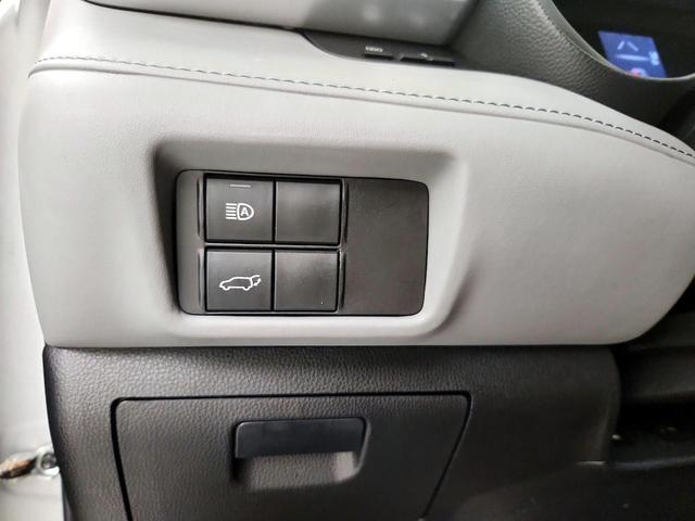 Photo of 2022 Silver Toyota Highlander