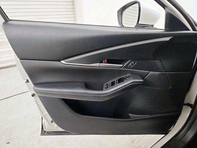 Photo of 2023 White Mazda CX-30