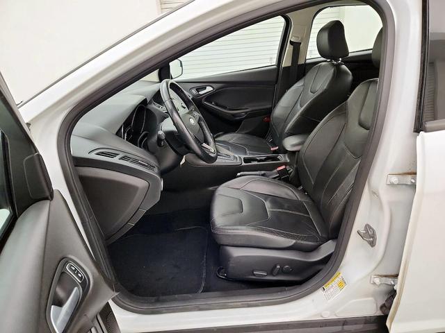 Photo of 2016 White Ford Focus