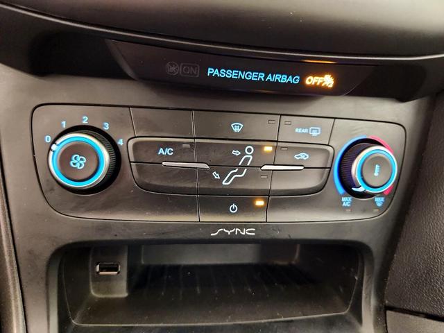 Photo of 2016 White Ford Focus