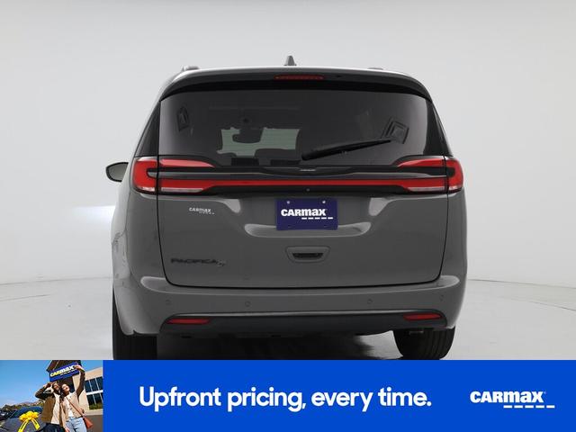 Photo of 2021 Gray Chrysler Pacifica