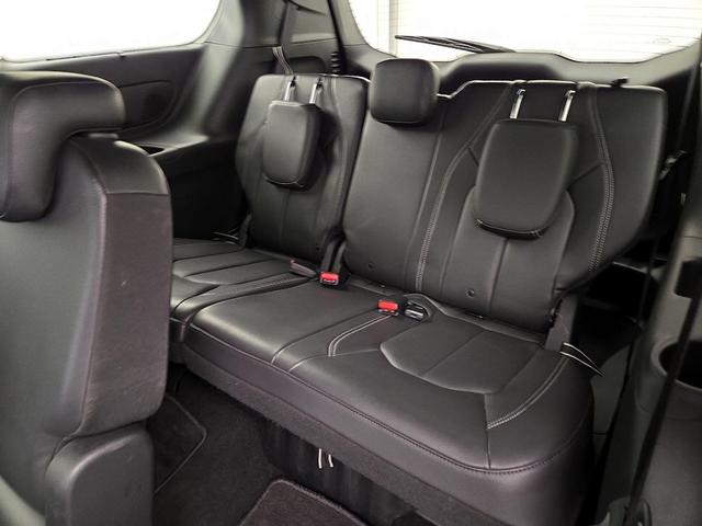 Photo of 2021 Gray Chrysler Pacifica