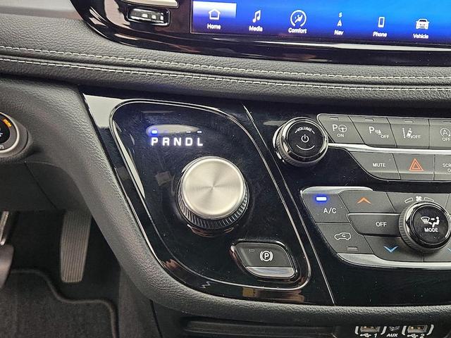 Photo of 2021 Gray Chrysler Pacifica