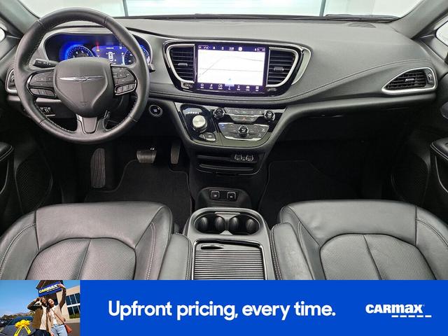Photo of 2021 Gray Chrysler Pacifica