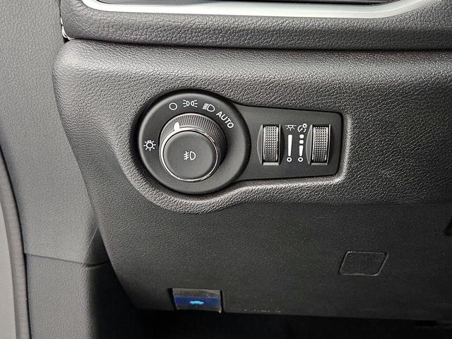 Photo of 2021 Gray Chrysler Pacifica