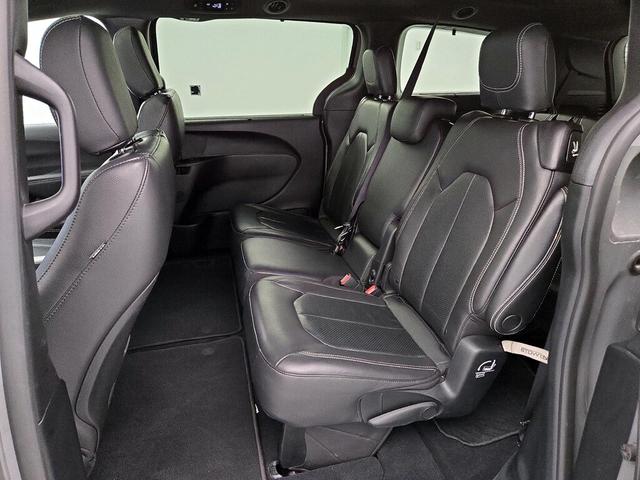Photo of 2021 Gray Chrysler Pacifica