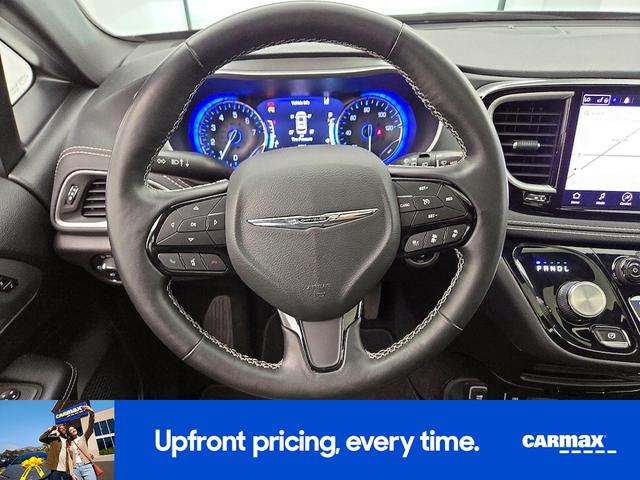Photo of 2021 Gray Chrysler Pacifica