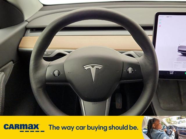Photo of 2022 White Tesla Model Y
