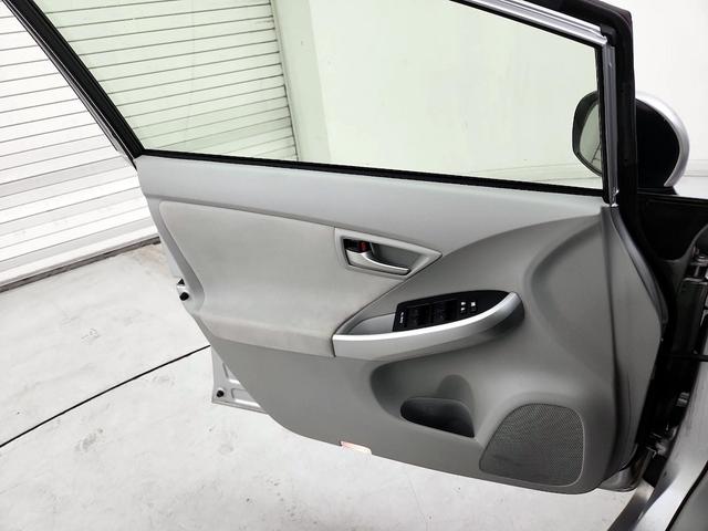 Photo of 2015 Silver Toyota Prius
