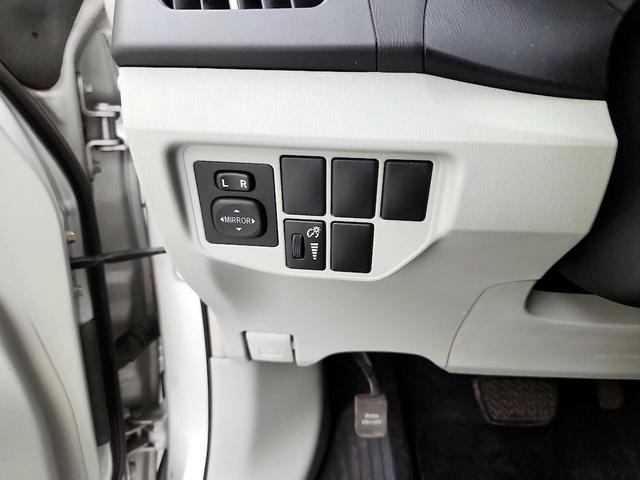 Photo of 2015 Silver Toyota Prius