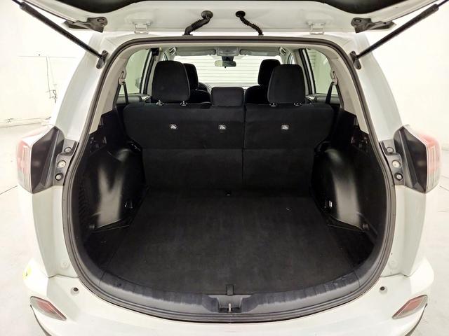 Photo of 2017 White Toyota RAV4