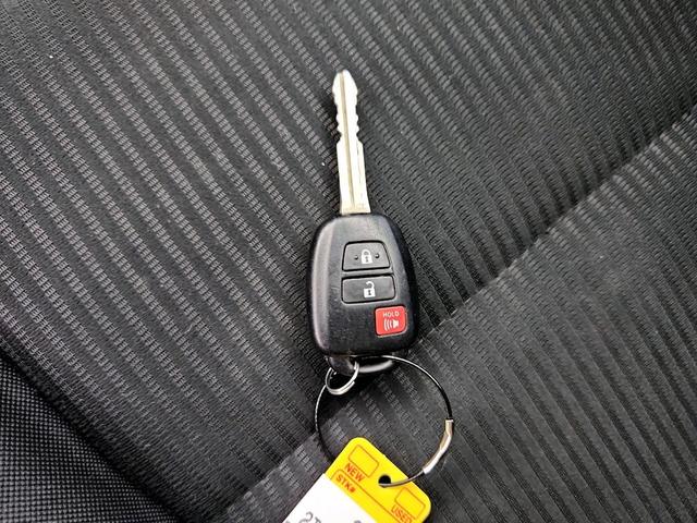 Photo of 2017 White Toyota RAV4