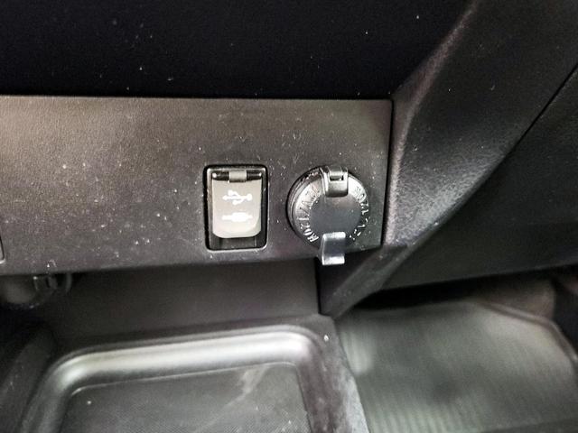 Photo of 2017 White Toyota RAV4
