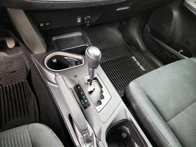 Photo of 2017 White Toyota RAV4