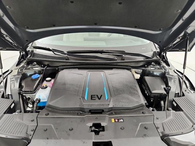 Photo of 2023 Silver Hyundai IONIQ 5